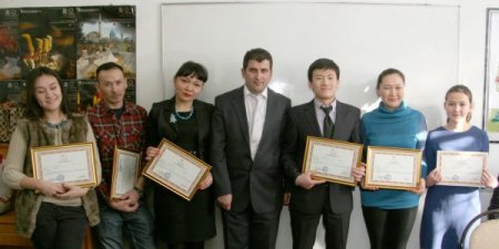 Kazakistan'da Türkçe eğitim merkezinde sertifika heyecanı