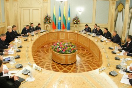 Kazakistan’dan Litvanya’ya Agit Desteği