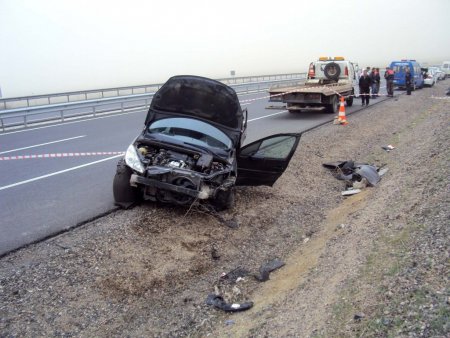 Kazaya karışan kaçakçılar, uyuşturucuyu toprağa gömdü
