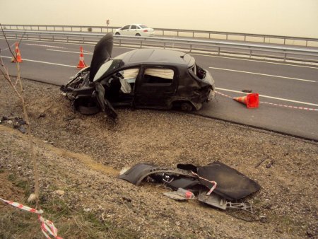 Kazaya karışan kaçakçılar, uyuşturucuyu toprağa gömdü