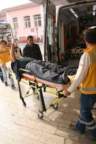 Kazayla El Ve Ayaklarını Kesen Acemi Kasaplar Hastanelere Akın Etti