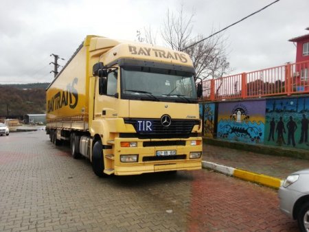 Kazazede, kendisine çarpan TIR sürücüsün yakalattı