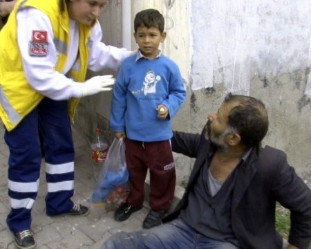 Kazazede çocuğun bisküvisi elinde kaldı