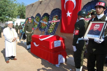 Kazazede Şehit Köyünde Defnedildi