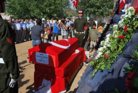 Kazazede Şehit Köyünde Defnedildi