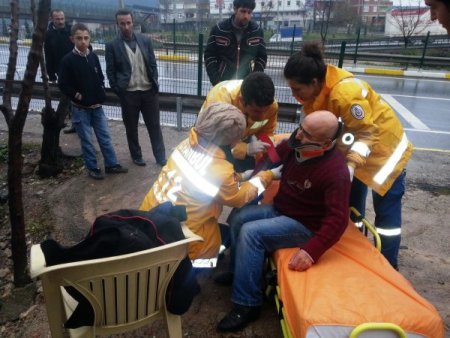 Kazazedeye çay ve hurma ikramı