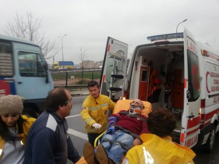 Kazazedeye çay ve hurma ikramı