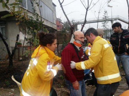 Kazazedeye çay ve hurma ikramı