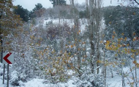 Kazdağları’na mevsimin ilk karı düştü