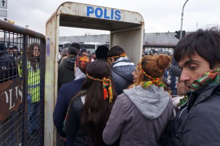 Kazlıçeşme’deki kutlama alanına girişler başladı
