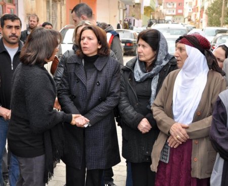 KCK tutuklusu vekil Irmak, izinli olarak babasının taziyesine geldi