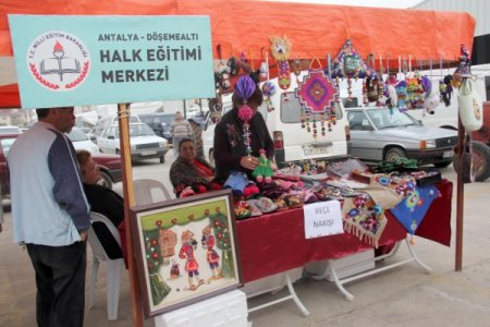 Keçe nakışı taş bebekler ilgi görüyor