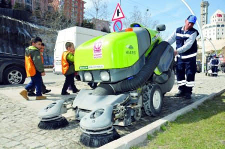 Keçiören, küçük araçlarla köşe bucak temizleniyor