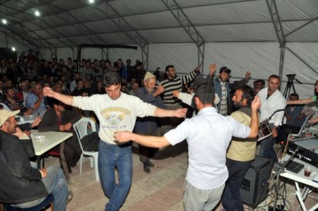 Keçiören'de kurbanlık satıcıları için türkü gecesi düzenlendi