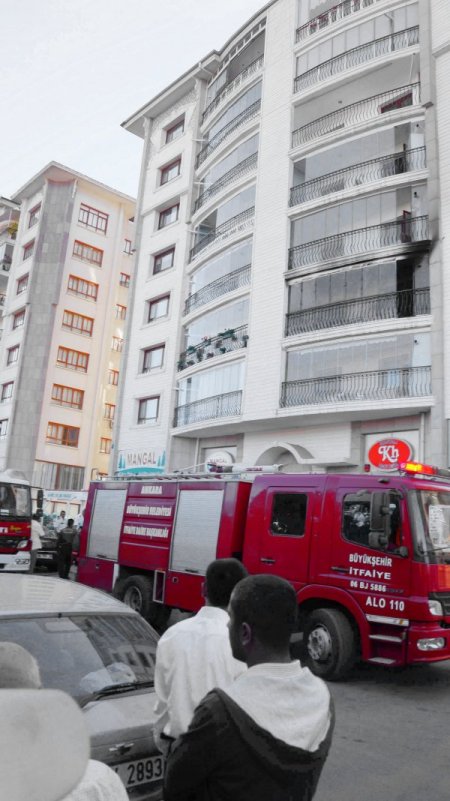 Keçiören'de yangın: 2 yaralı