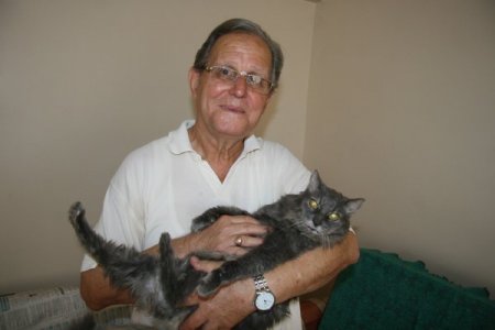 'Kedisine 20 yıllık vefalı dostum' diyen emekli işçi, evini ona tahsis etti