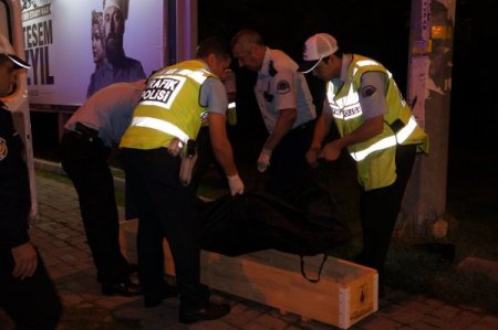 Kediyi ezmemek için canından oldu