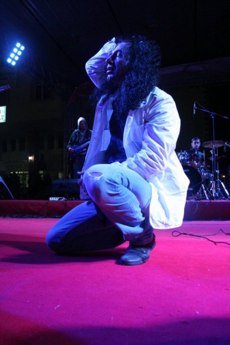 Kekilli’den Siyasetçilere Şarkılı Gönderme