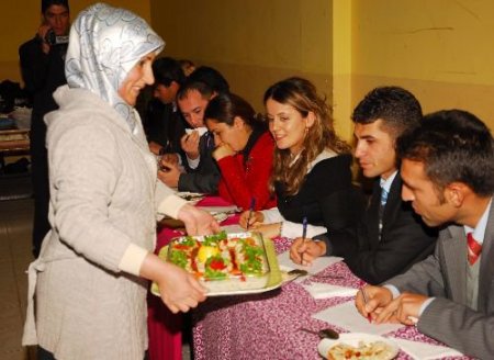 Keledoş Yarışmasında Anneler Ter Döktü