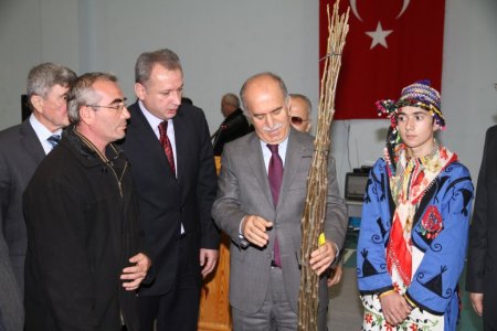 Kelesli çiftçilere 40 bin ceviz ve badem fidanı