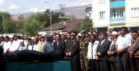 Kelkit Belediye Başkanı Duran'ın Üvey Annesi Toprağa Verildi