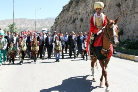 Kemah köyleri dostluk turnuvası renkli görüntülerle başladı