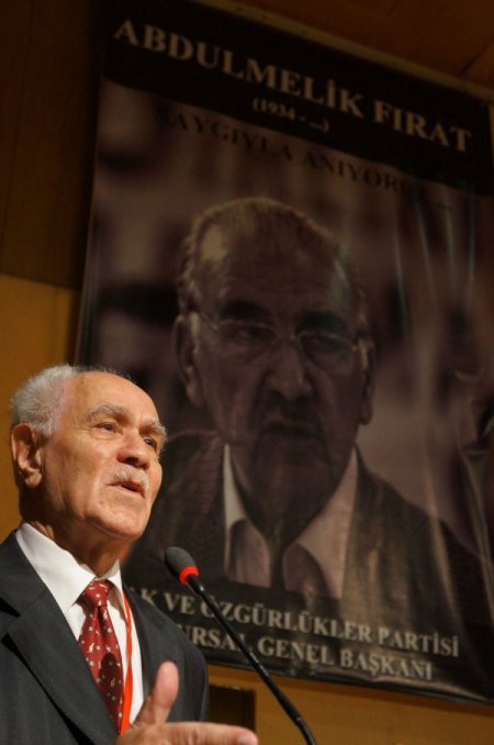 Kemal Burkay: BDP özgürce davranamıyor, İmralı'ya veya başka yerlere bakıyor