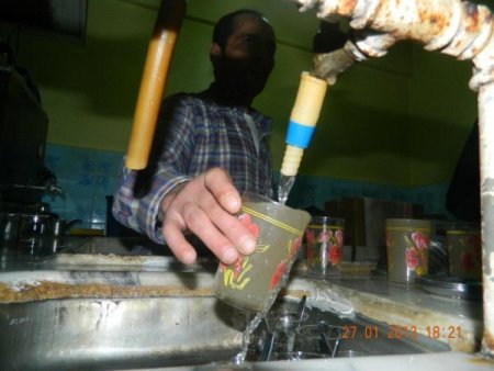 Kemalpaşa Kamber köyünde çeşmelerden bir haftadır çamur akıyor