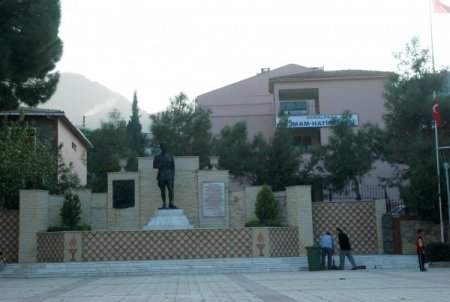 Kemalpaşalılar, 28 Şubat'ta kapatılan imam hatip lisesini geri istiyor