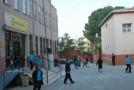 Kemalpaşalılar, 28 Şubat'ta kapatılan imam hatip lisesini geri istiyor