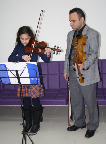 Keman çalmayı öğrendiler, hayata bakışları değişti