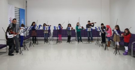 Keman çalmayı öğrendiler, hayata bakışları değişti