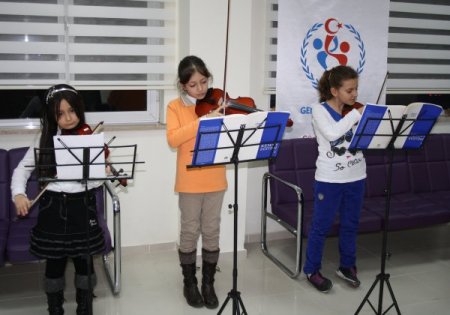 Keman çalmayı öğrendiler, hayata bakışları değişti