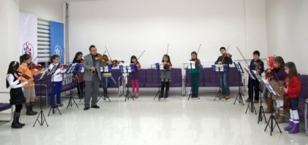 Keman çalmayı öğrendiler, hayata bakışları değişti