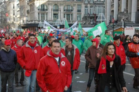 Kemer sıkmaya ‘dur’ demek için Avrupalılar sokaklara indi
