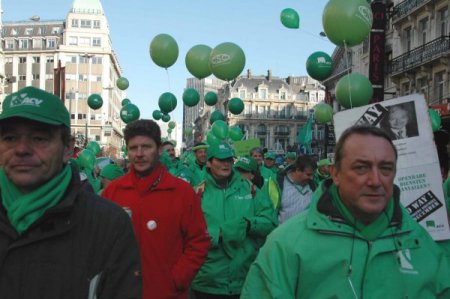 Kemer sıkmaya ‘dur’ demek için Avrupalılar sokaklara indi