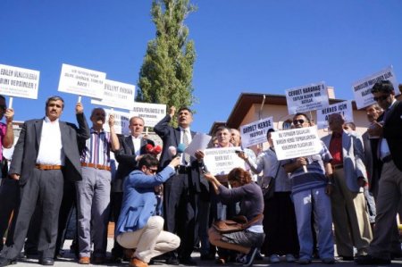 “Kenan Evren sanık sandalyesine oturmazsa dava ciddiyetini kaybeder”