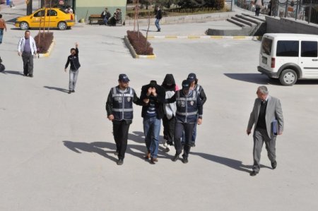 Kendi Ürettikleri Bandrollerle Vatandaşa Sahte İlaç Sattılar