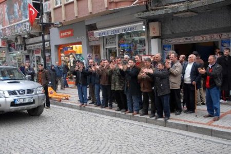 Kendilerine Kadro Verilmeyen Çaykur İşçilerinden Protesto Eylemi