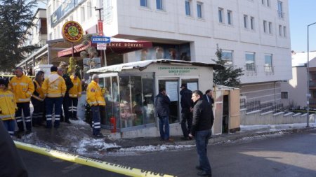 Kendilerini kilitledikleri büfede yakmak isteyen çift, güçlükle ikna edildi