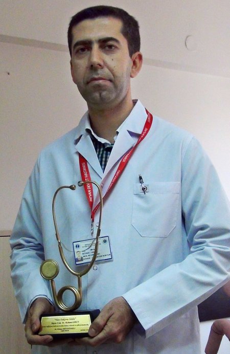 Kendini hastalarına adayan doktor 'yılın doktoru' seçildi