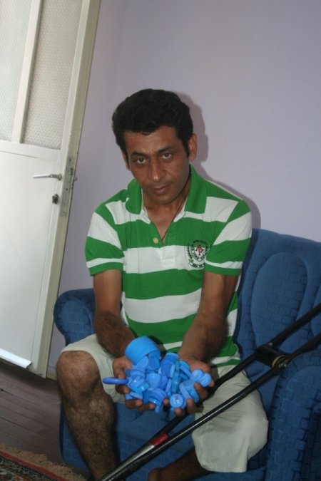 Kendisi Gibi Engelli Arkadaşları İçin Kapak Topluyor