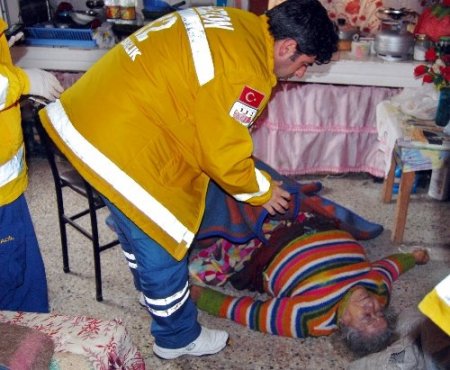 Kendisinden 3 gündür haber alınamayan kadın evinde ölü bulundu