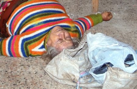 Kendisinden 3 gündür haber alınamayan kadın evinde ölü bulundu