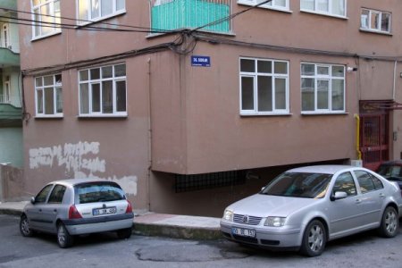 Kendisini Doktor Olarak Tanıttı, Altın Ofisinin Tavanını Delerek Soyguna Girişti