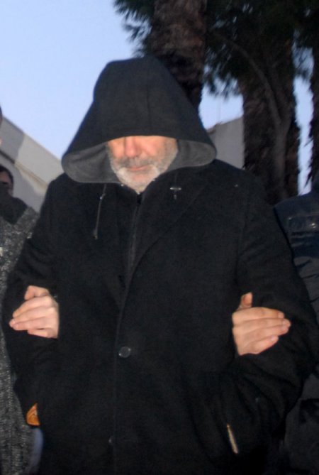 Kendisini 'savcı, bankacı' olarak tanıtan 'binbir surat' yakalandı