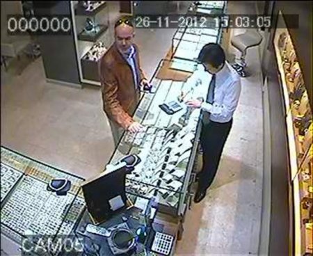 Kendisini 'savcı, bankacı' olarak tanıtan 'binbir surat' yakalandı