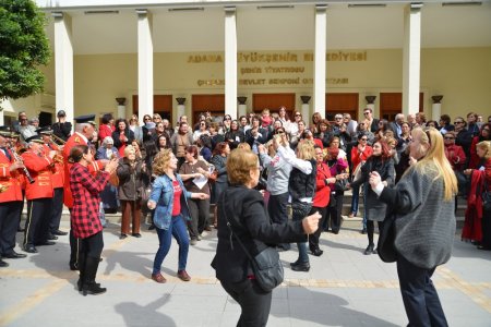 Kent Konseyi Kadın Meclisi, kadınlar günü coşkusunu sokağa taşıdı