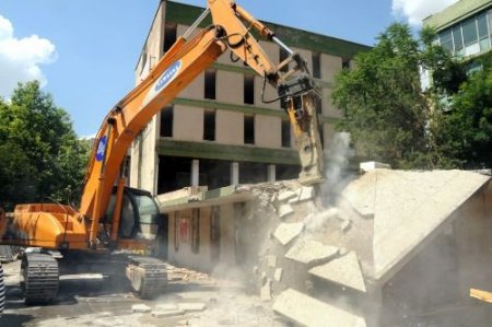 Kent Meydanı Projesi'nde Yıkım Çalışmalarına Başlandı