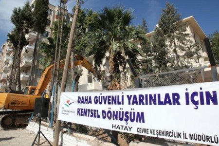 Kentsel Dönüşüm Projesi kapsamında askeri lojman yıkımı gerçekleştirildi